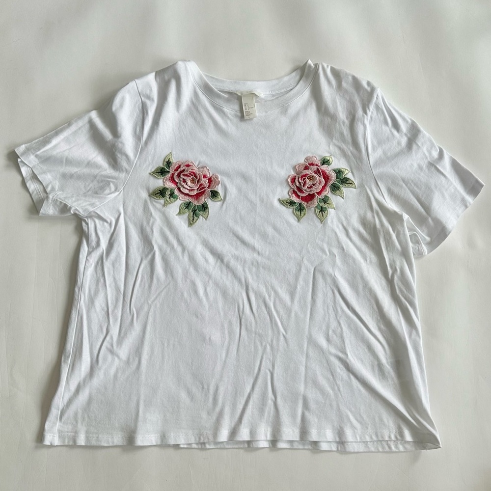 Flower Appliqué Patch Embroidered Tshirt